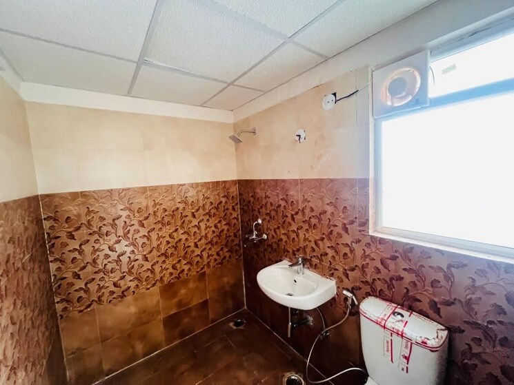 Bathroom, sector 82 3.5 Bedroom 1810 Sq.Ft. Independent House In Sector 82 Noida 8143186