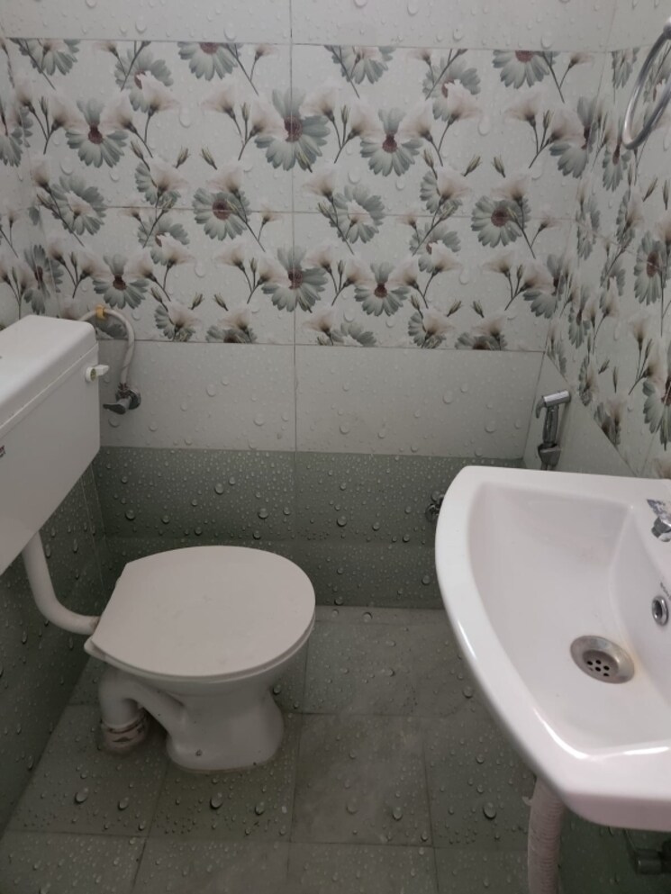 Bathroom, jankipuram 2 Bedroom 1050 Sq.Ft. Independent House In Jankipuram Lucknow 8143264