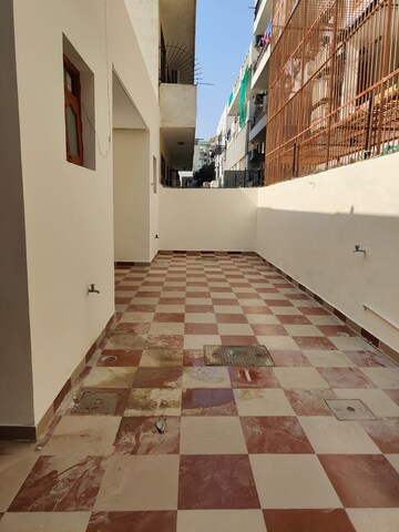 Kitchen in 3 BHK Builder Floor at Omaxe Designer Villas Mayfield Garden, Sector 51 – for Rent