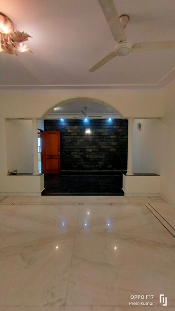 Living Room in 4 BHK Apartment at Defence Colony – for Rent