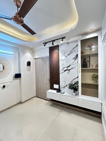 Room in 3 BHK Apartment at Windsor Paradise 2, Raj Nagar Extension – for Rent