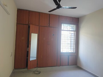 Room in 3 BHK Apartment at Cambridge Layout – for Rent