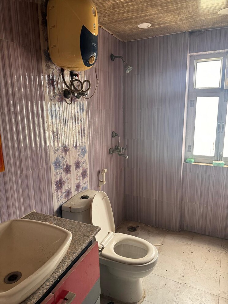 Bathroom, amrapali-eden-park 3 Bedroom 1785 Sq.Ft. Apartment In Sector 50 Noida 8143379