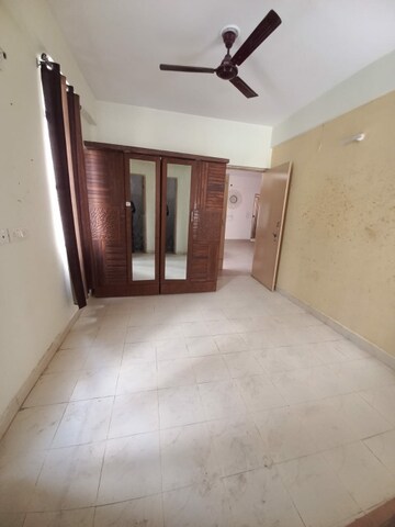 Room in 2 BHK Apartment at Ninex RMG Residency, Sector 37c – for Rent