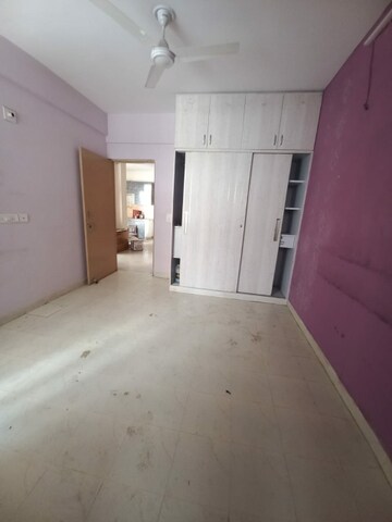 Room in 2 BHK Apartment at Ninex RMG Residency, Sector 37c – for Rent