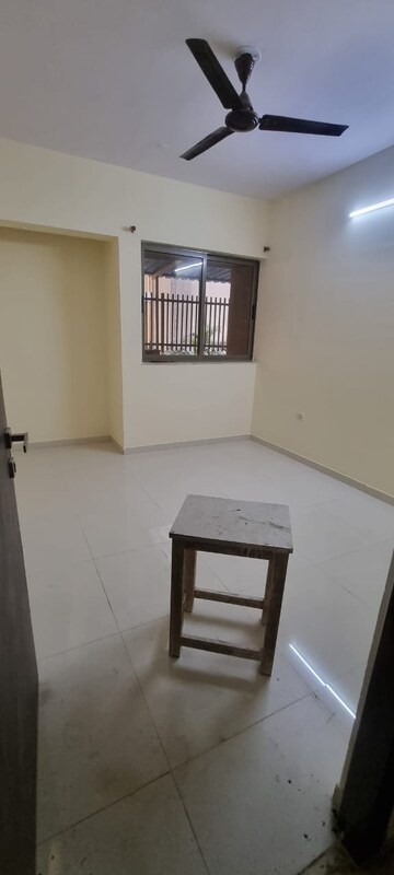 Room in 2.5 BHK Apartment at Lodha Splendora, Ghodbunder Road – for Rent