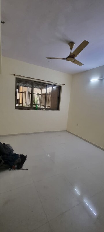 Room in 2.5 BHK Apartment at Lodha Splendora, Ghodbunder Road – for Rent