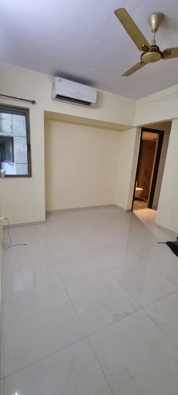 Room in 2.5 BHK Apartment at Lodha Splendora, Ghodbunder Road – for Rent