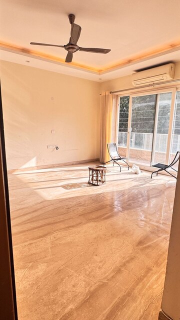 Room in 3 BHK Builder Floor at Ansal Sushant Lok I, Sector 43 – for Rent