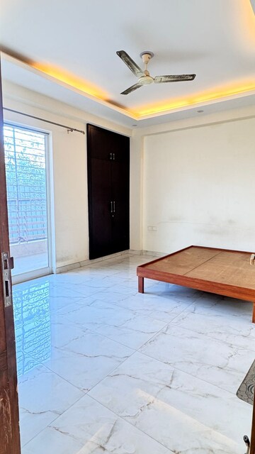 Room in 3 BHK Builder Floor at Ansal Sushant Lok I, Sector 43 – for Rent