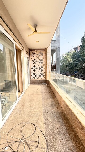 Building Lobby in 3 BHK Builder Floor at Ansal Sushant Lok I, Sector 43 – for Rent