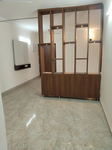 Room in 3 BHK Apartment at Amrapali Leisure Park, Amrapali Leisure Valley – for Rent
