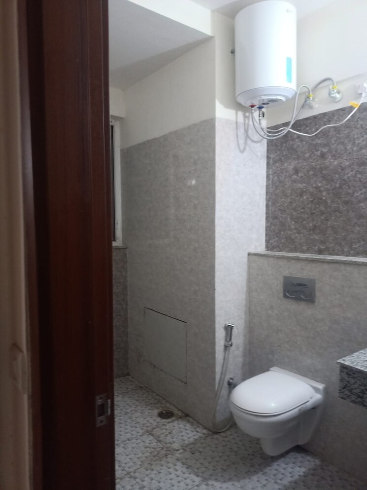 Bathroom, landmark-the-residency 3 Bedroom 1710 Sq.Ft. Apartment In Sector 103 Gurgaon 8143503