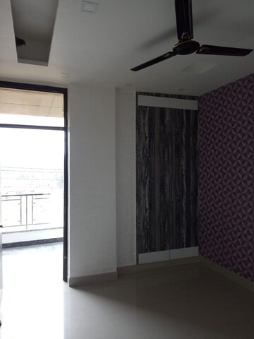 Room in 2 BHK Apartment at Vasundhara Sector 1 – for Rent