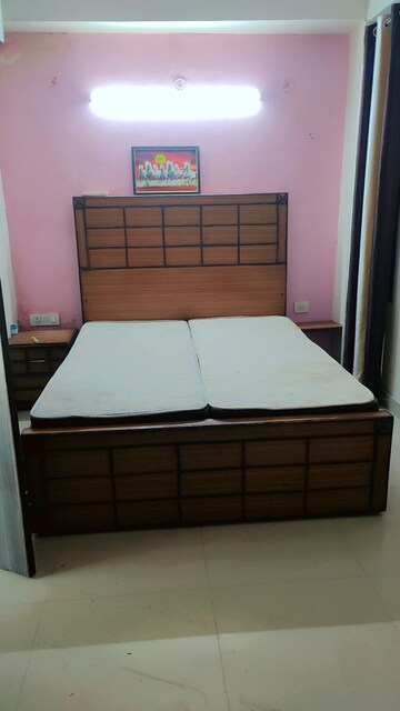 Bedroom in 1 RK Apartment at Ansal Sushant Lok I, Sector 43 – for Rent