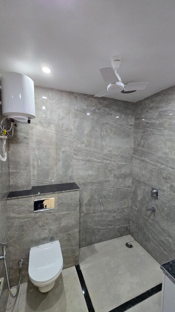 Bathroom in 3 BHK Builder Floor at Unitech South City 1, South City 1 – for Rent