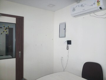 Room in  Office Space at Salt Lake Sector V – for Rent