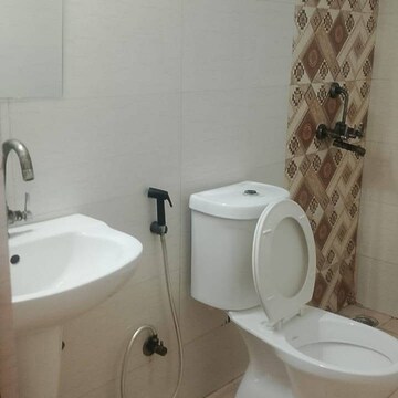 Bathroom in 2.5 BHK Apartment at Supertech Cape Town, Sector 74 – for Rent