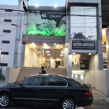Parking in  Showroom at Gomti Nagar – for Rent