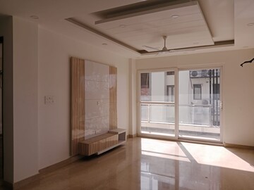 Room in 3 BHK Builder Floor at Defence Colony – for Rent