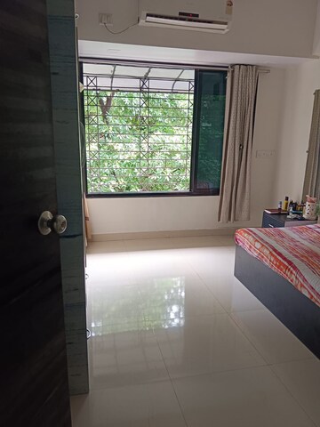 Room in 3 BHK Builder Floor at Defence Colony – for Rent