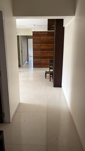 Room in 3 BHK Apartment at Lokhandwala Infrastructure Harmony, Worli – for Rent
