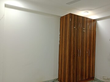 Room in 3 BHK Builder Floor at Defence Colony – for Rent