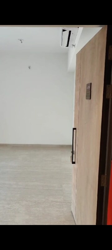 Room in 2 BHK Apartment at Lodha Vista, Lower Parel – for Rent
