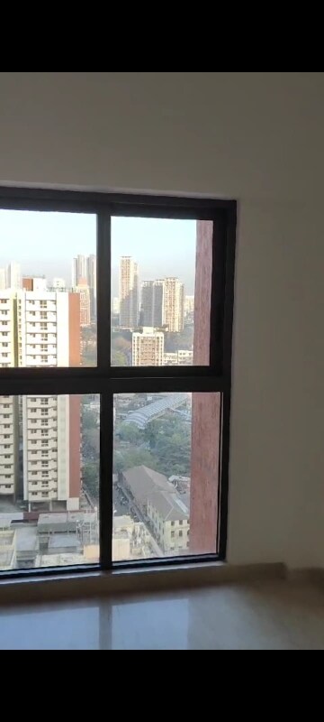 Room in 2 BHK Apartment at Lodha Vista, Lower Parel – for Rent