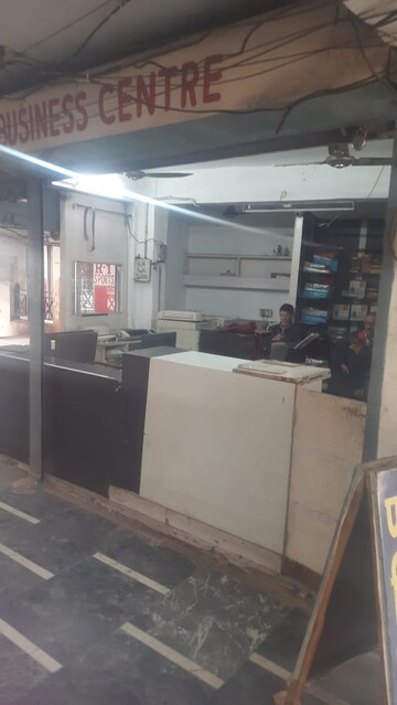 Commercial Shop 200 Sq.Ft. For Rent in Aliganj Lucknow  8143778