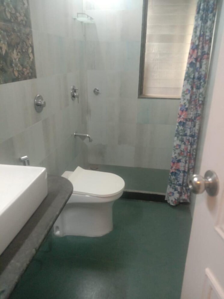 Bathroom, hiranandani-gardens-lake-castle 3 Bedroom 1740 Sq.Ft. Apartment In Powai Mumbai 8143784