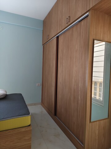 Furnished Amenities in 2 BHK Apartment at Indiranagar – for Rent