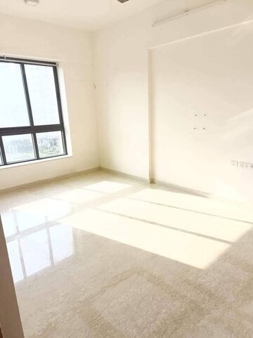 Room in 2 BHK Apartment at Shapoorji Pallonji Vicinia, Powai – for Rent