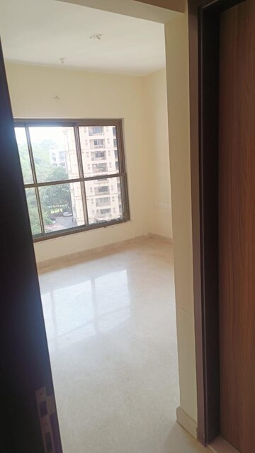 Room in 2 BHK Apartment at K Raheja Ascencio, Chandivali – for Rent