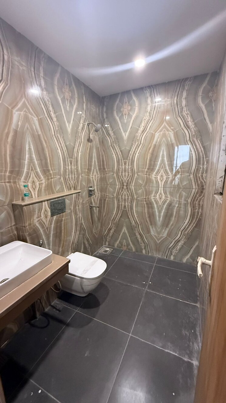 Bathroom, apex-the-rio 3 Bedroom 2190 Sq.Ft. Apartment In Ahinsa Khand ii Ghaziabad 8143894