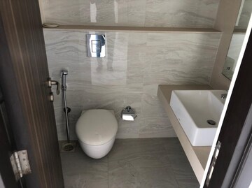 Bathroom in 3.5 BHK Apartment at Raheja Exotica, Madh – for Rent