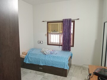 Bedroom in 3 BHK Apartment at Paldi – for Rent