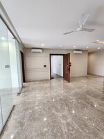 4 BHK + Pooja Room,Servant Room,Extra Room 250 Sq.Yd. Builder Floor in Sector 9