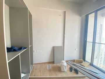 Room in 3.5 BHK Apartment at Indiabulls Sky Forest, Lower Parel – for Rent