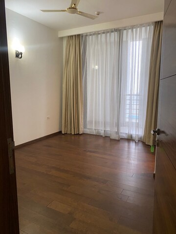 Room in 4 BHK Apartment at M3M Golf Estate, Sector 65 – for Rent