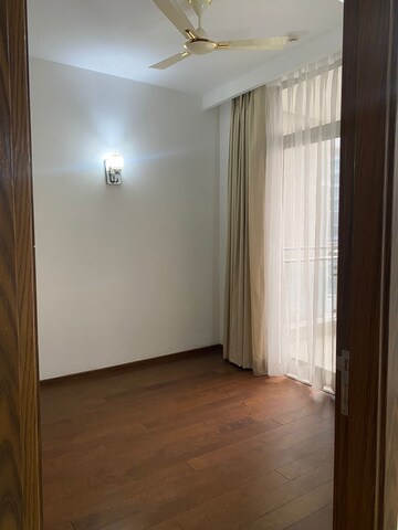 Room in 4 BHK Apartment at M3M Golf Estate, Sector 65 – for Rent