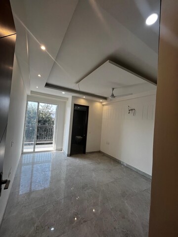 Room in 3 BHK Builder Floor at Mandi – for Sale