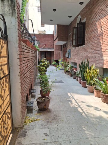 6+ BHK Independent House – Exterior View View at Green Park Extension - for Sale