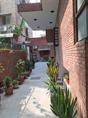 6+ BHK Independent House – Exterior View View at Green Park Extension - for Sale