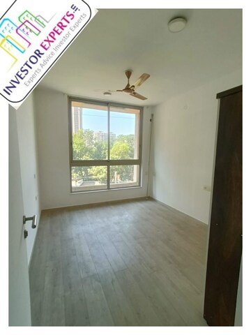 Room in 3 BHK Apartment at Hiranandani Skylark Enclave, Ghodbunder Road – for Rent