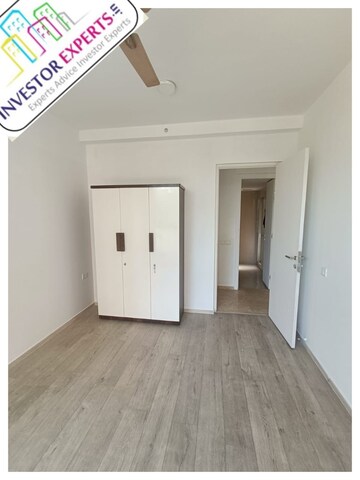 Room in 3 BHK Apartment at Hiranandani Skylark Enclave, Ghodbunder Road – for Rent