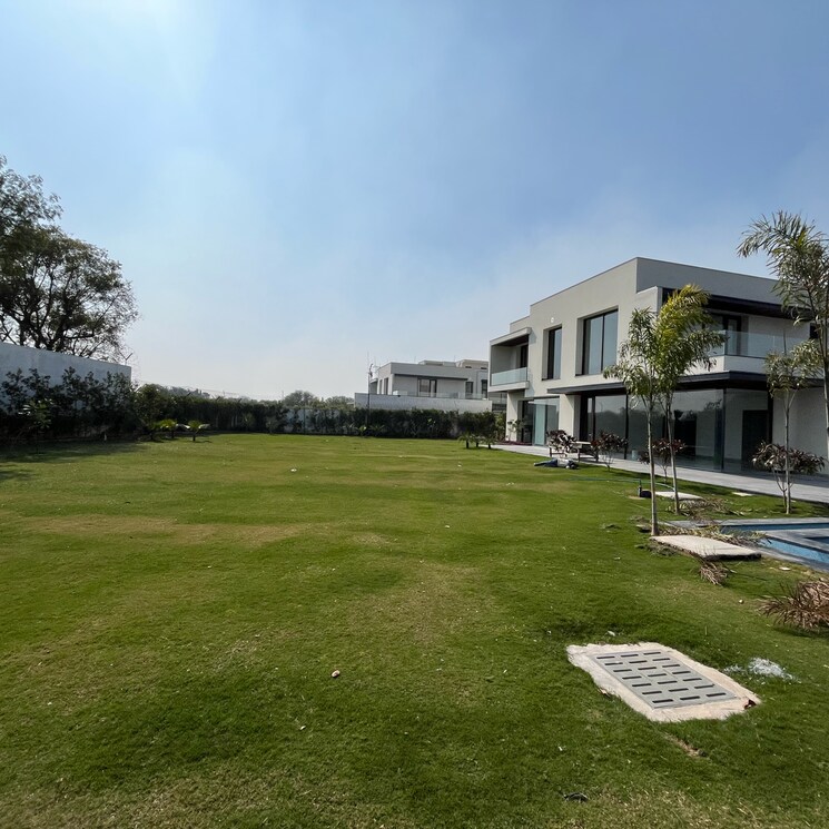 Garden, risland-sky-mansion 6 Bedroom 1 Acre Villa In Chattarpur Delhi 8144223