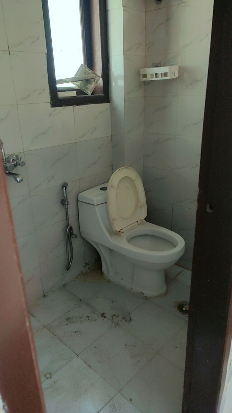 Bathroom, new ashok nagar 1 Bedroom 693 Sq.Ft. Apartment In New Ashok Nagar Delhi 8144285