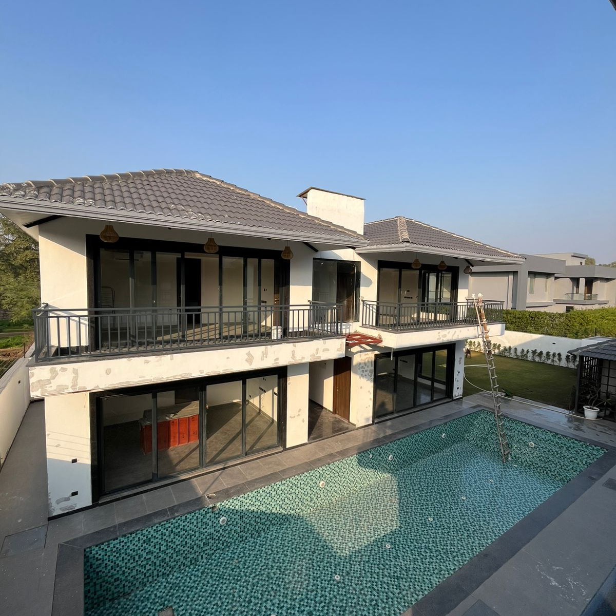 6 BHK + Pooja Room,Servant Room,Extra Room Villa For Sale in Chattarpur 