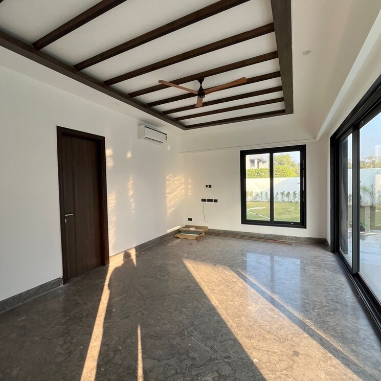  Parking, dera mandi 6 Bedroom 10800 Sq.Ft. Villa In Dera Mandi Delhi 8144265